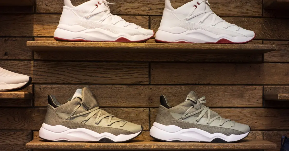 Essential Tips for Choosing the Right Sports Shoes